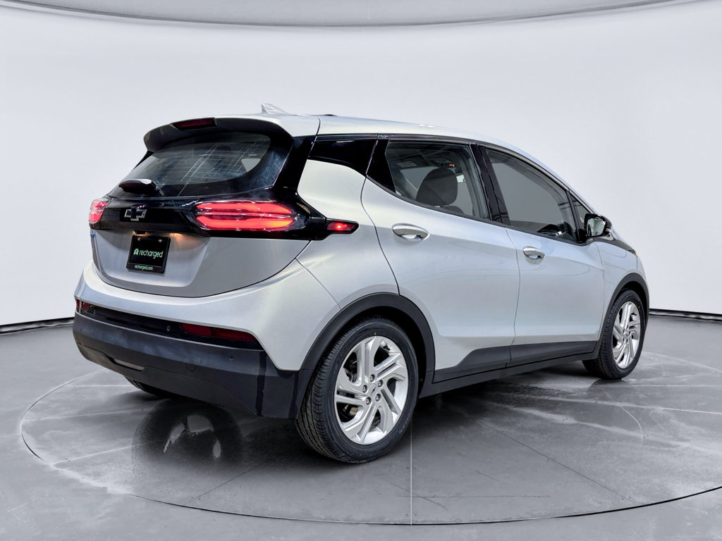 Used 2023 Chevrolet Bolt LT w/ Driver Confidence Package FWD image 3