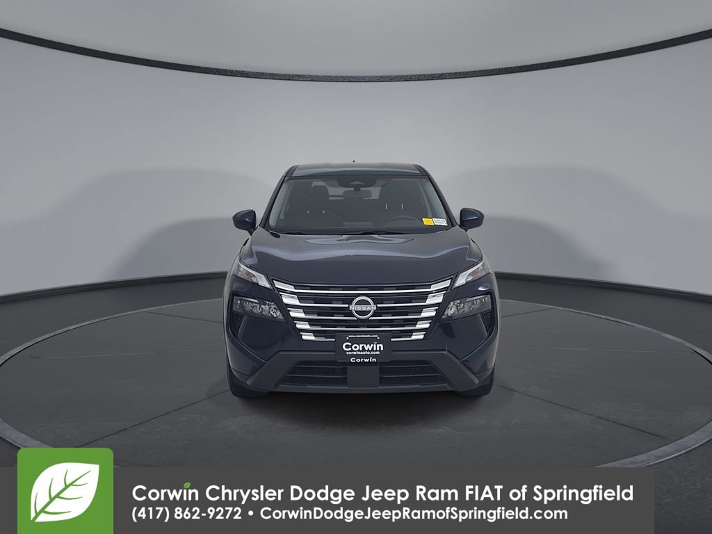 Used 2025 Nissan Rogue SV AWD/4WD image 5