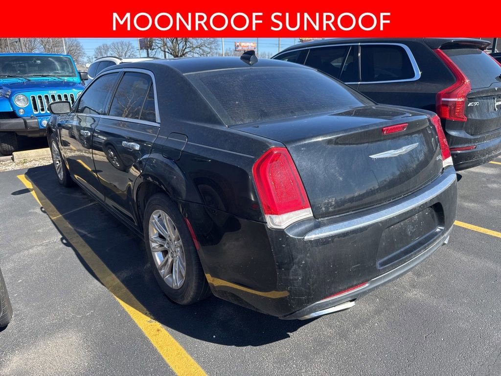Used 2016 Chrysler 300 C image 4