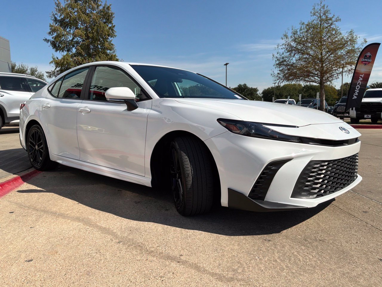 Used 2026 Toyota Camry SE FWD image 4