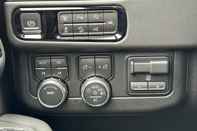 New 2026 GMC Yukon Elevation image 33