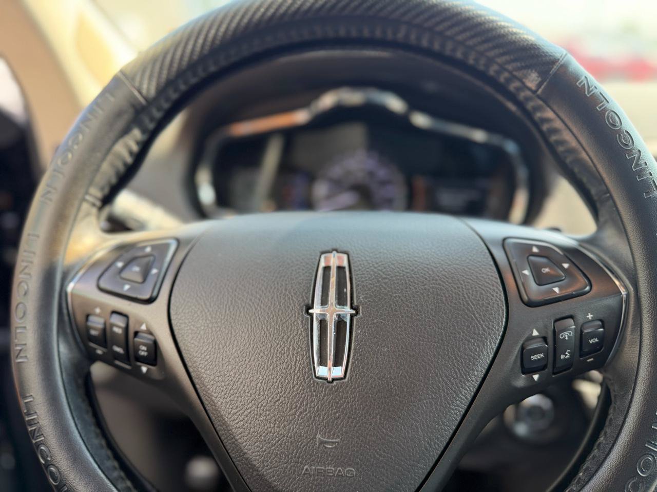 Used 2014 Lincoln MKT AWD image 28