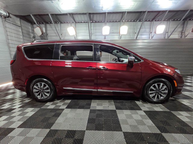 Used 2021 Chrysler Pacifica Limited w/ Uconnect Theater Family Group FWD image 9