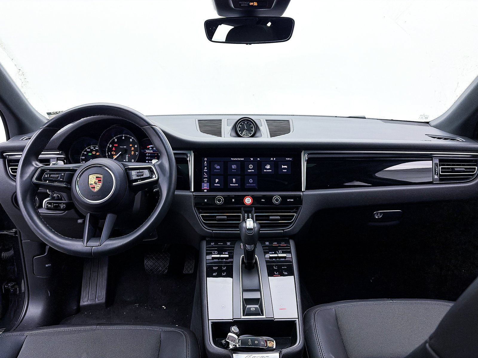 Used 2024 Porsche Macan AWD/4WD image 31