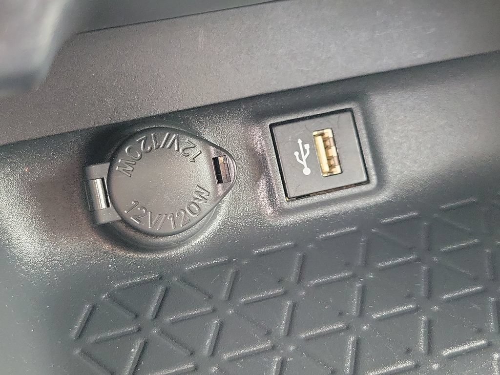 Used 2025 Toyota RAV4 LE AWD/4WD image 27