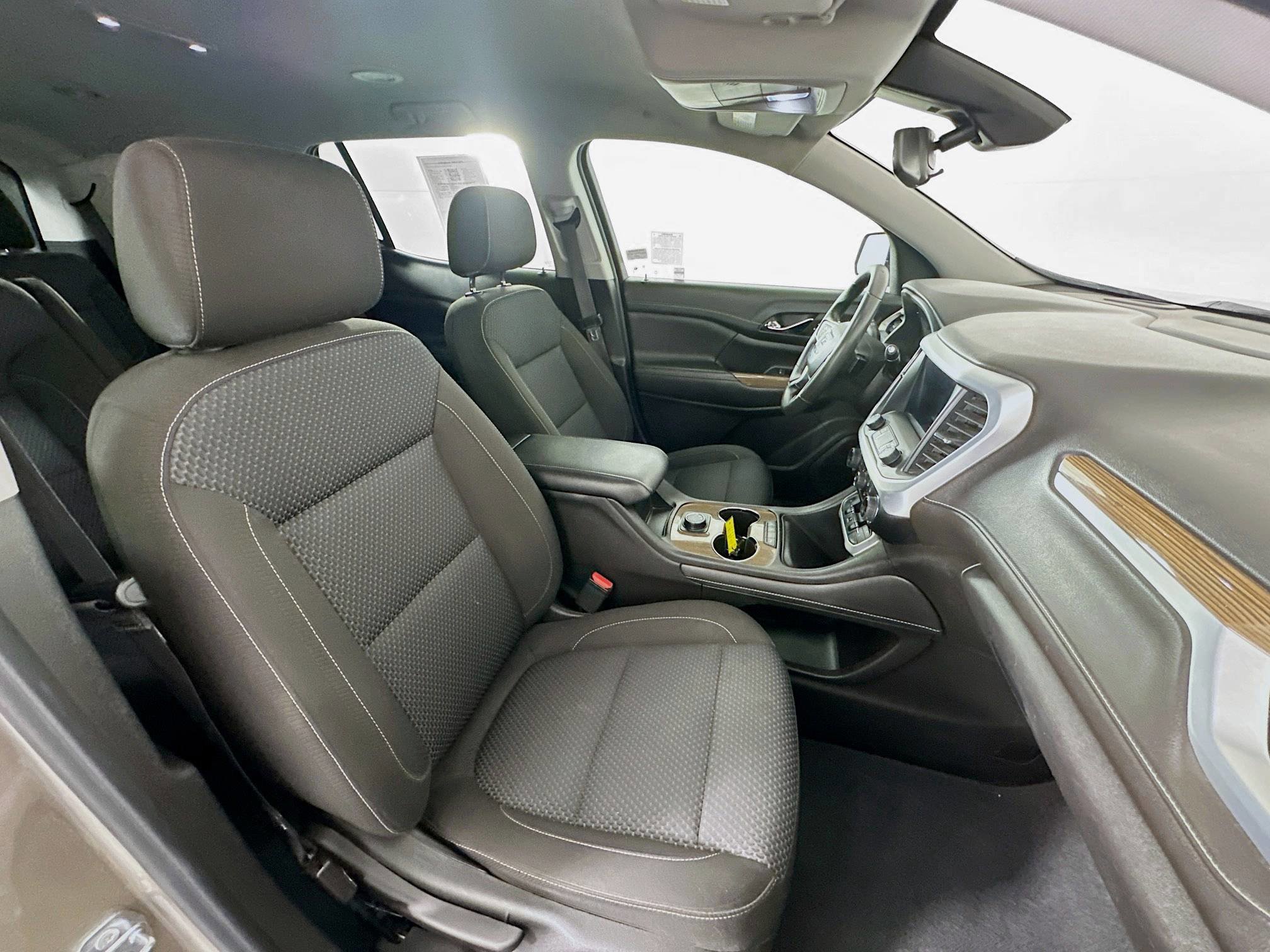 Used 2023 GMC Acadia SLE image 32