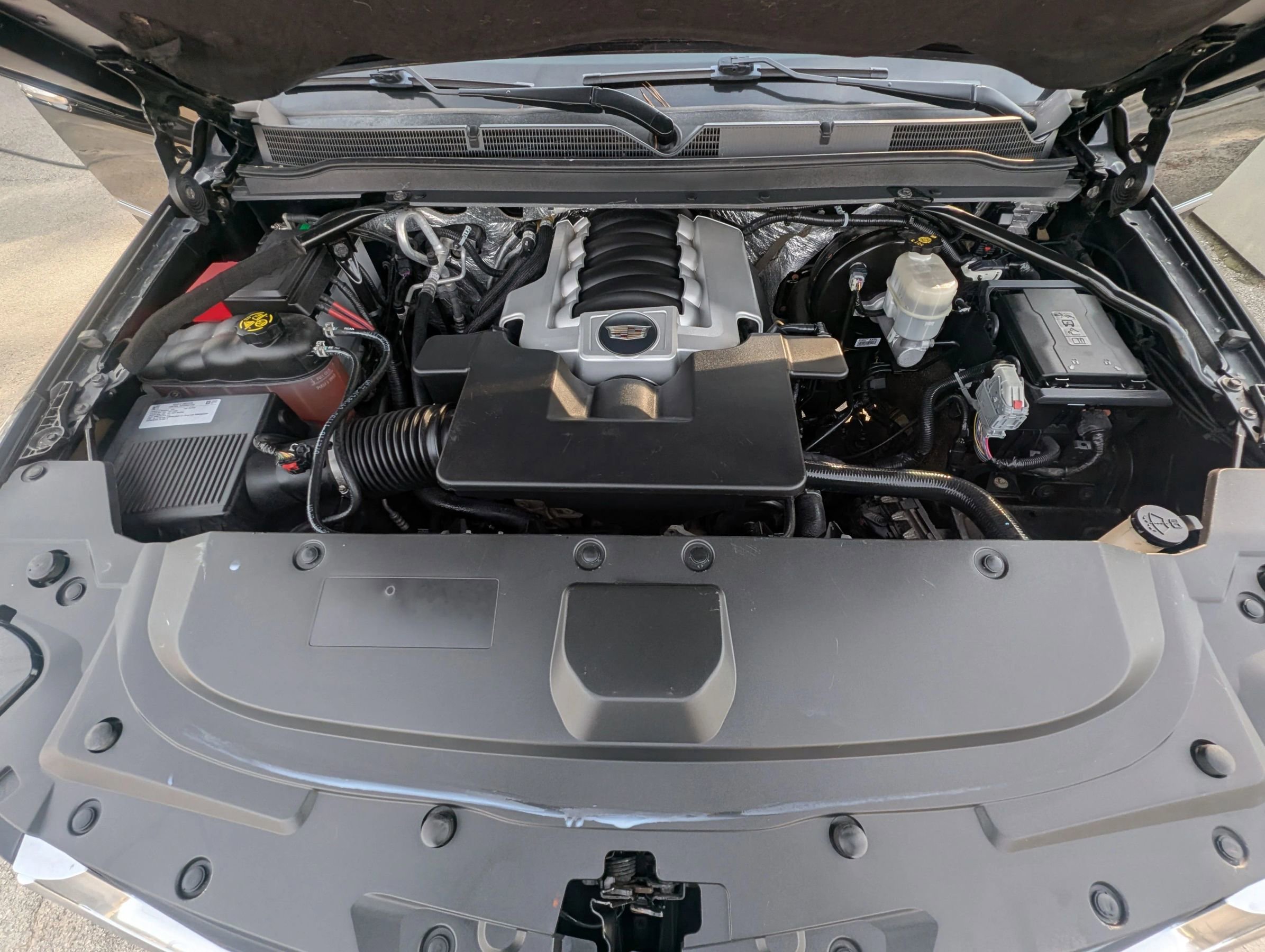 Used 2016 Cadillac Escalade Luxury image 14