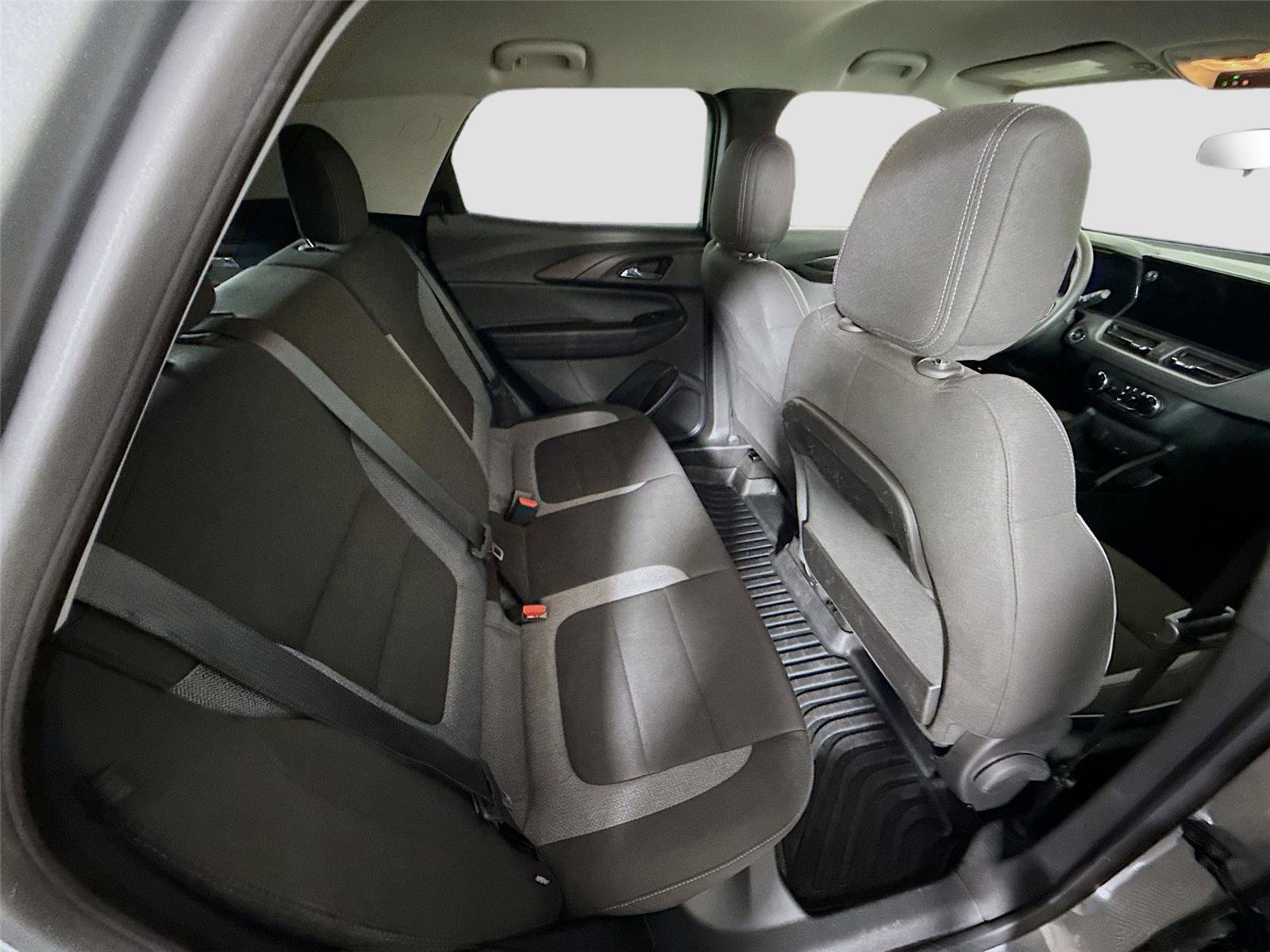 Used 2025 Chevrolet TrailBlazer LS w/ LS Convenience Package FWD image 16