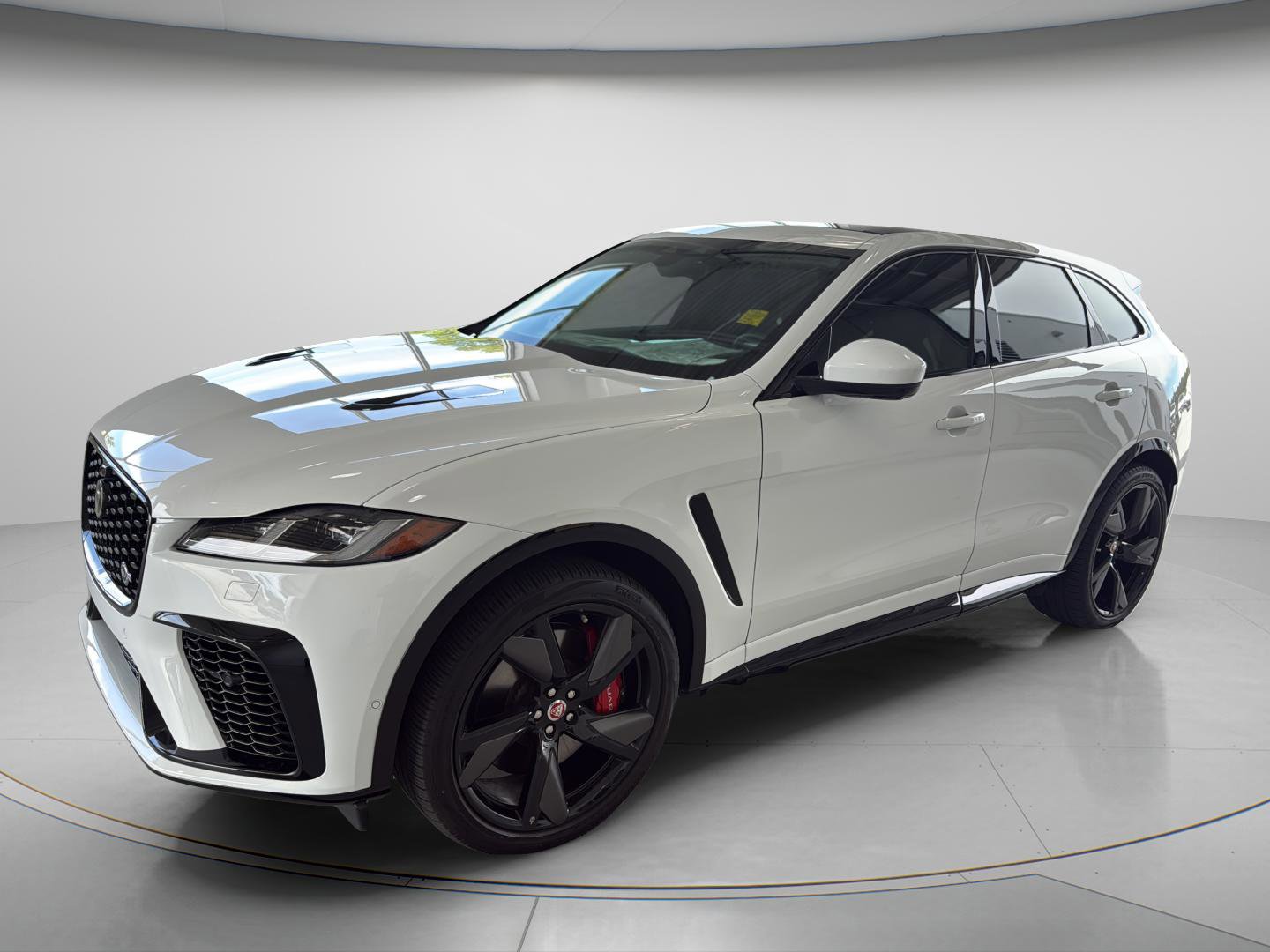 Used 2022 Jaguar F-PACE SVR AWD/4WD image 3