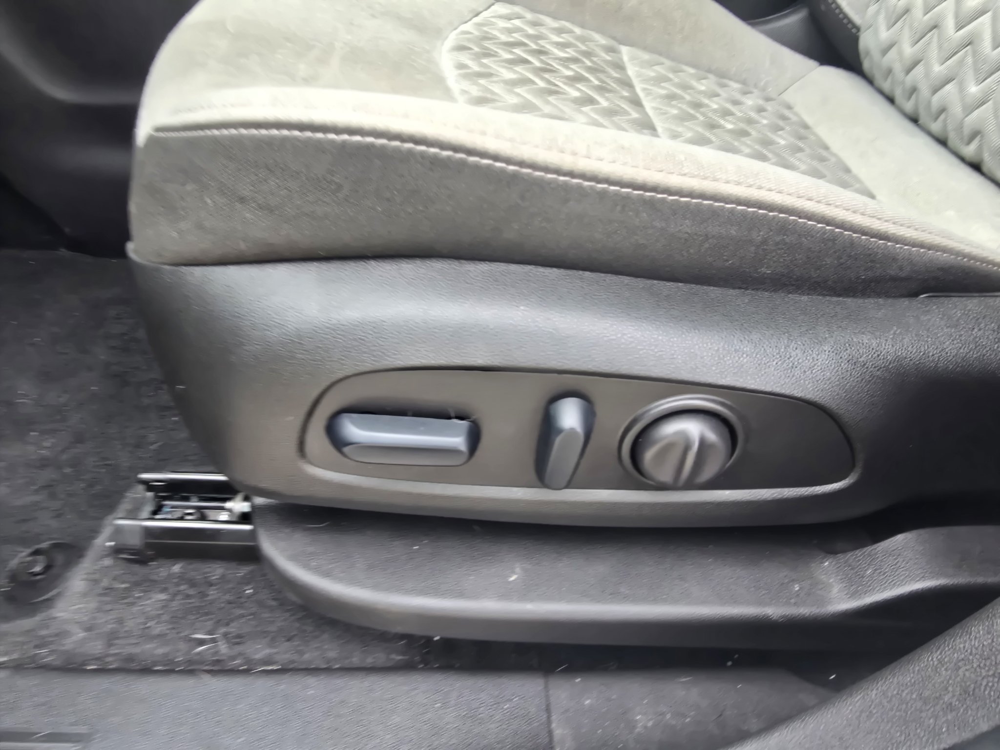 Used 2024 Chevrolet Equinox LT AWD/4WD image 16