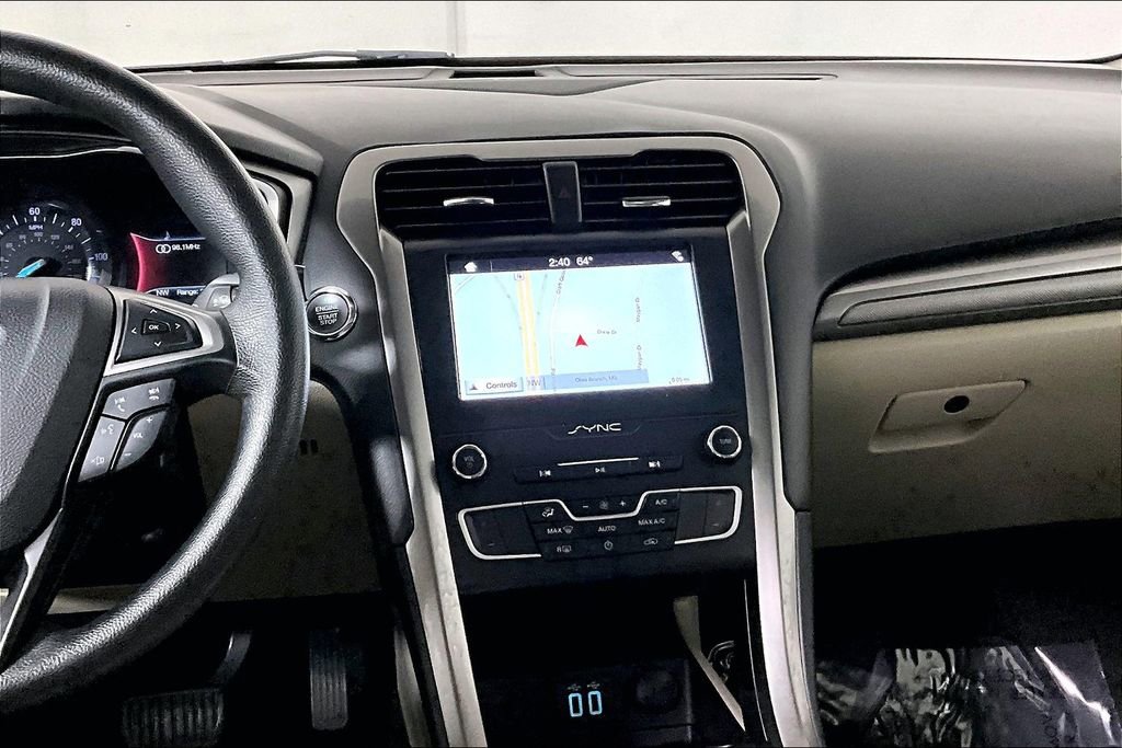 Used 2019 Ford Fusion SE image 6