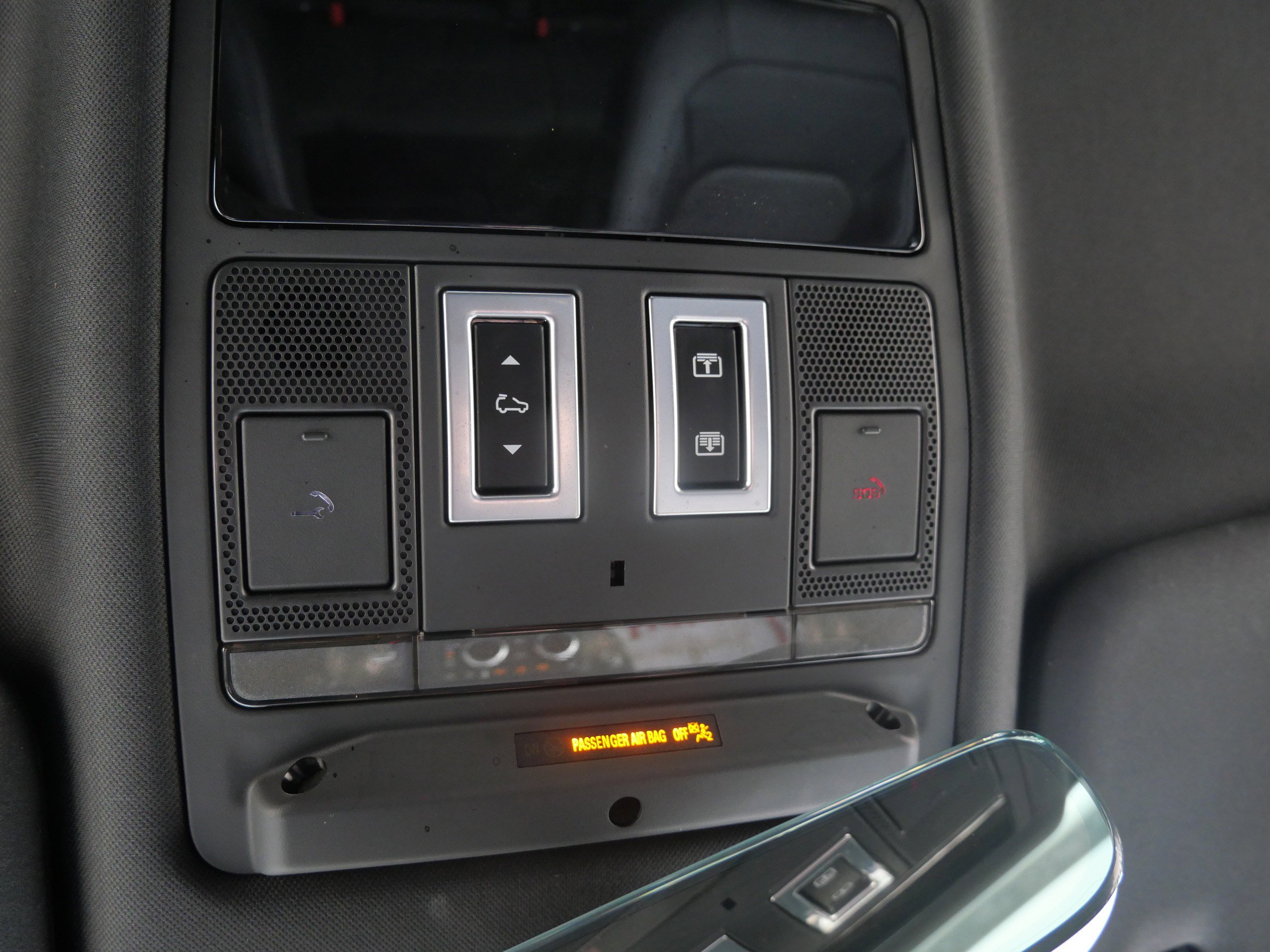 Certified 2023 Land Rover Defender 130 SE image 32