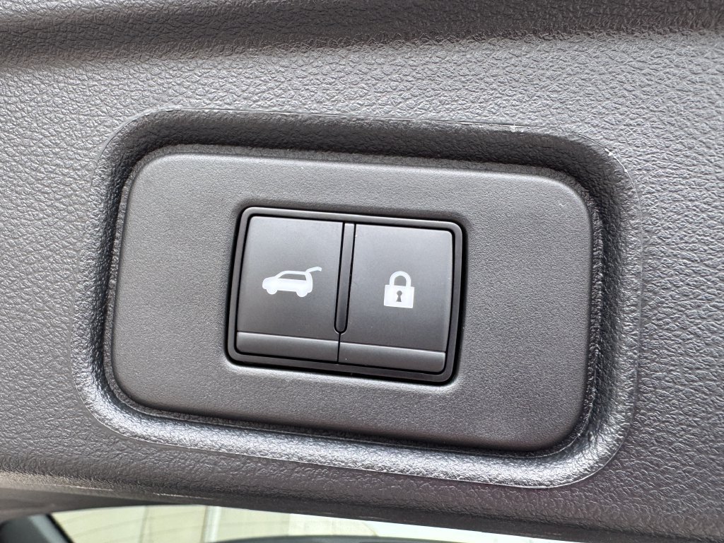 Used 2025 Nissan Pathfinder SL FWD image 31