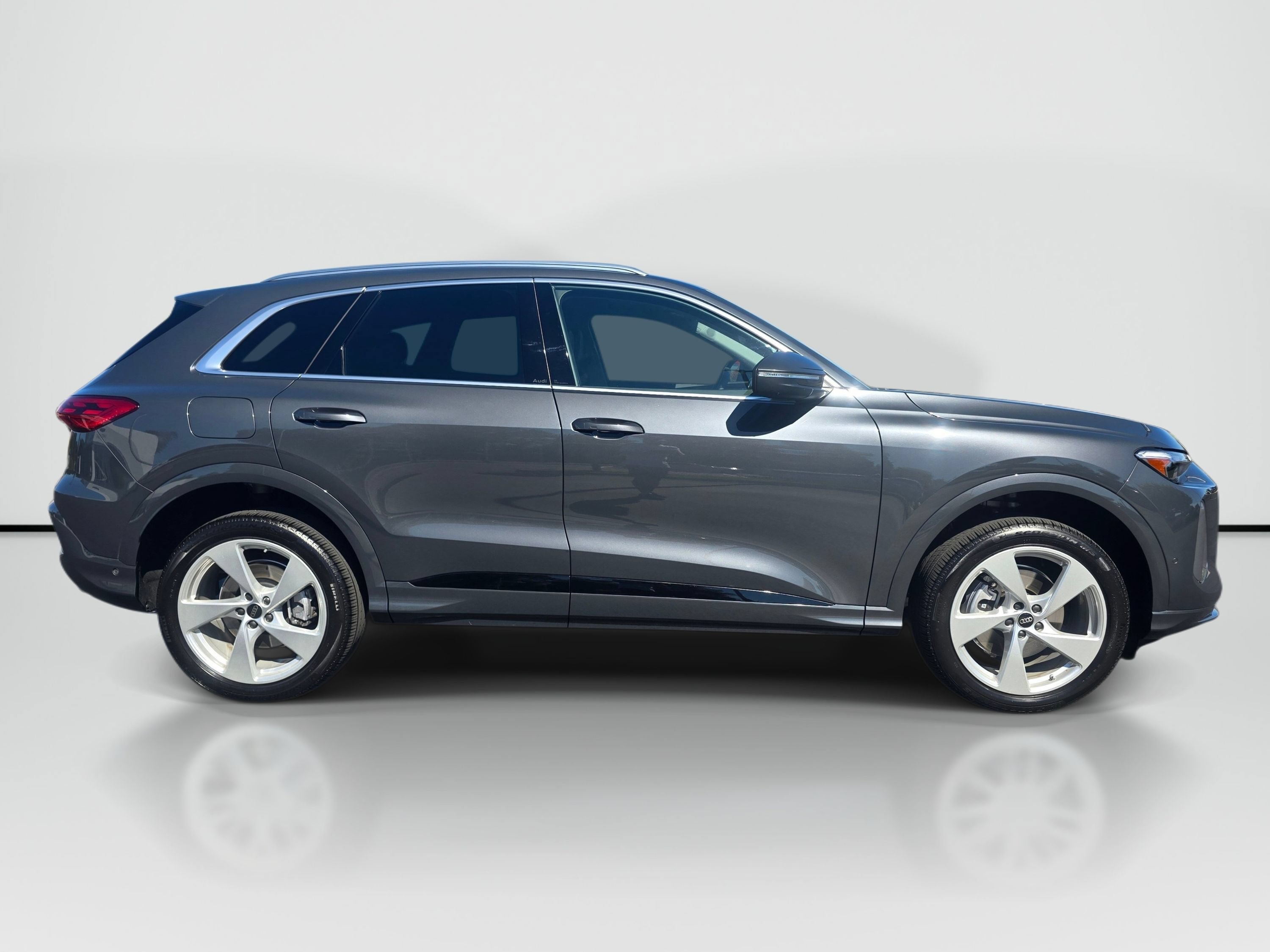 Certified 2025 Audi Q5 Premium w/ Premium Plus AWD/4WD image 6