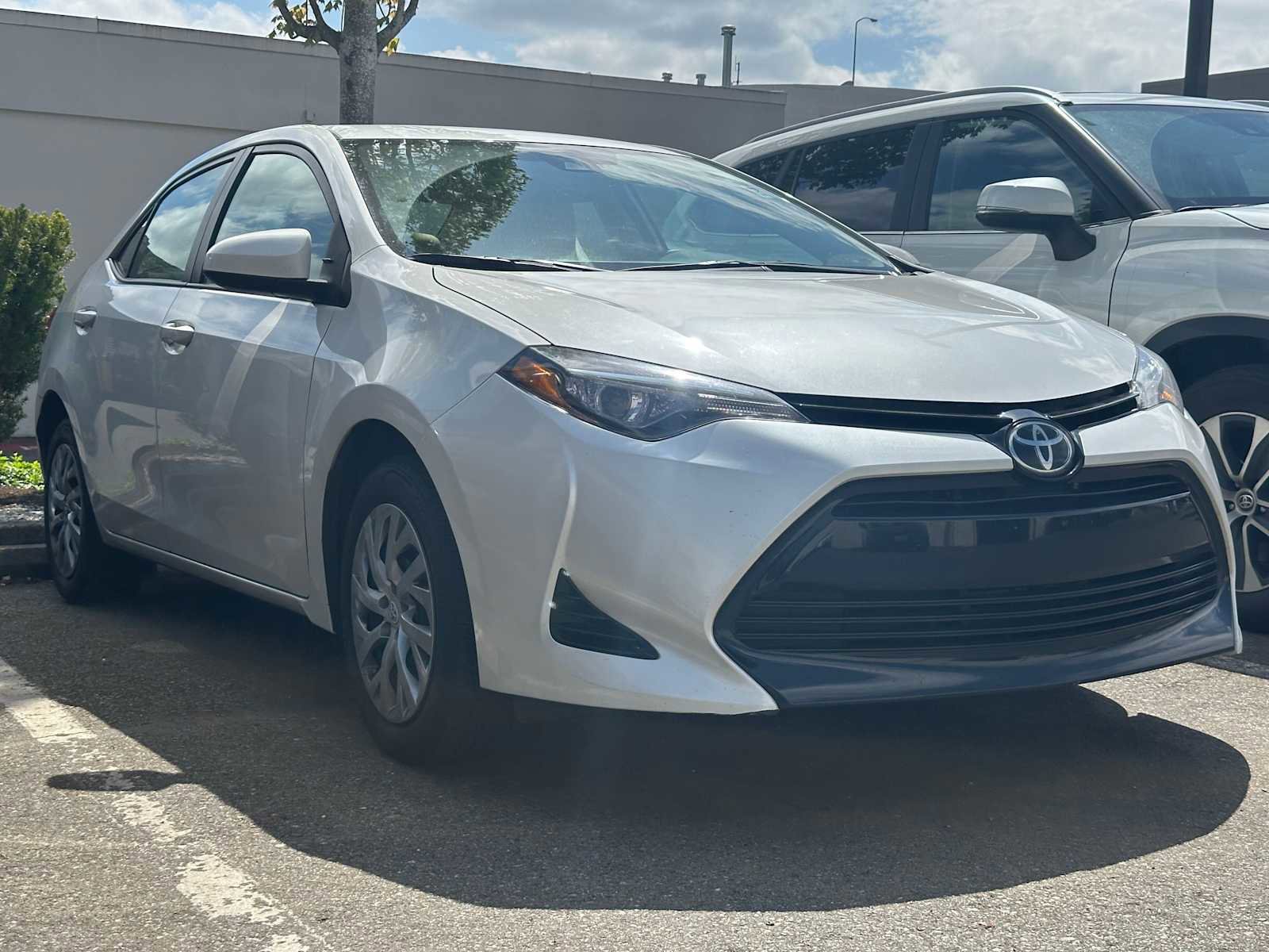 Used 2017 Toyota Corolla LE w/ Carpet Mat Package (TMS) FWD image 3