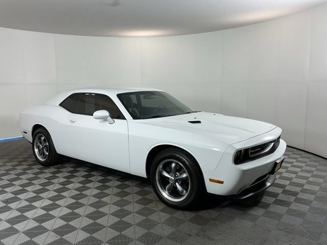 Used 2013 Dodge Challenger SXT RWD image 3