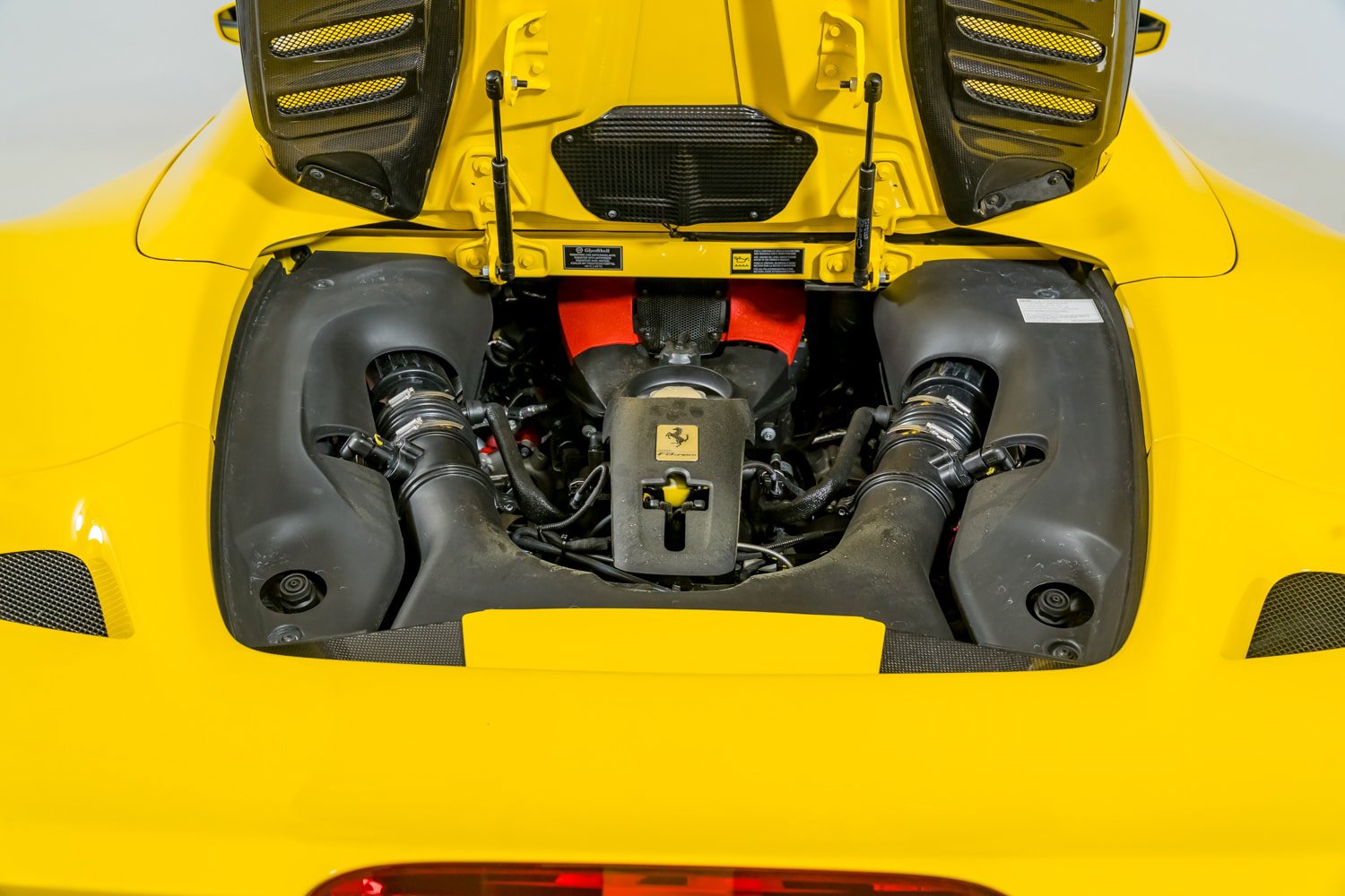 Used 2022 Ferrari F8 Tributo RWD image 50