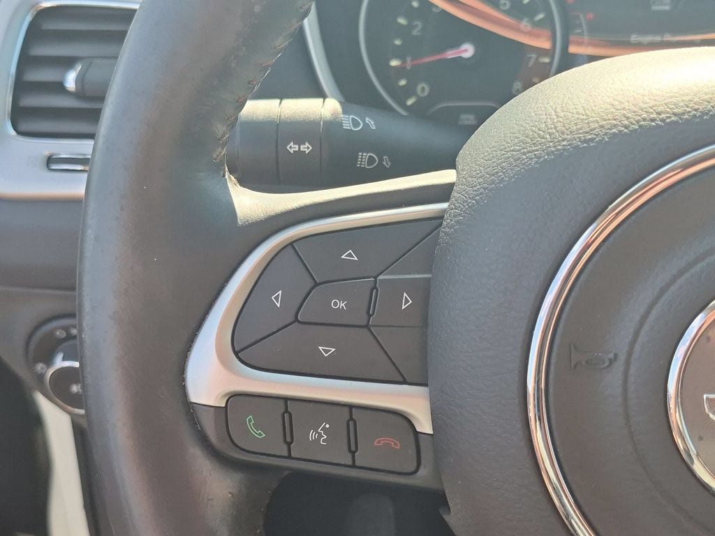 Used 2018 Jeep Compass Latitude w/ Popular Equipment Group FWD image 14