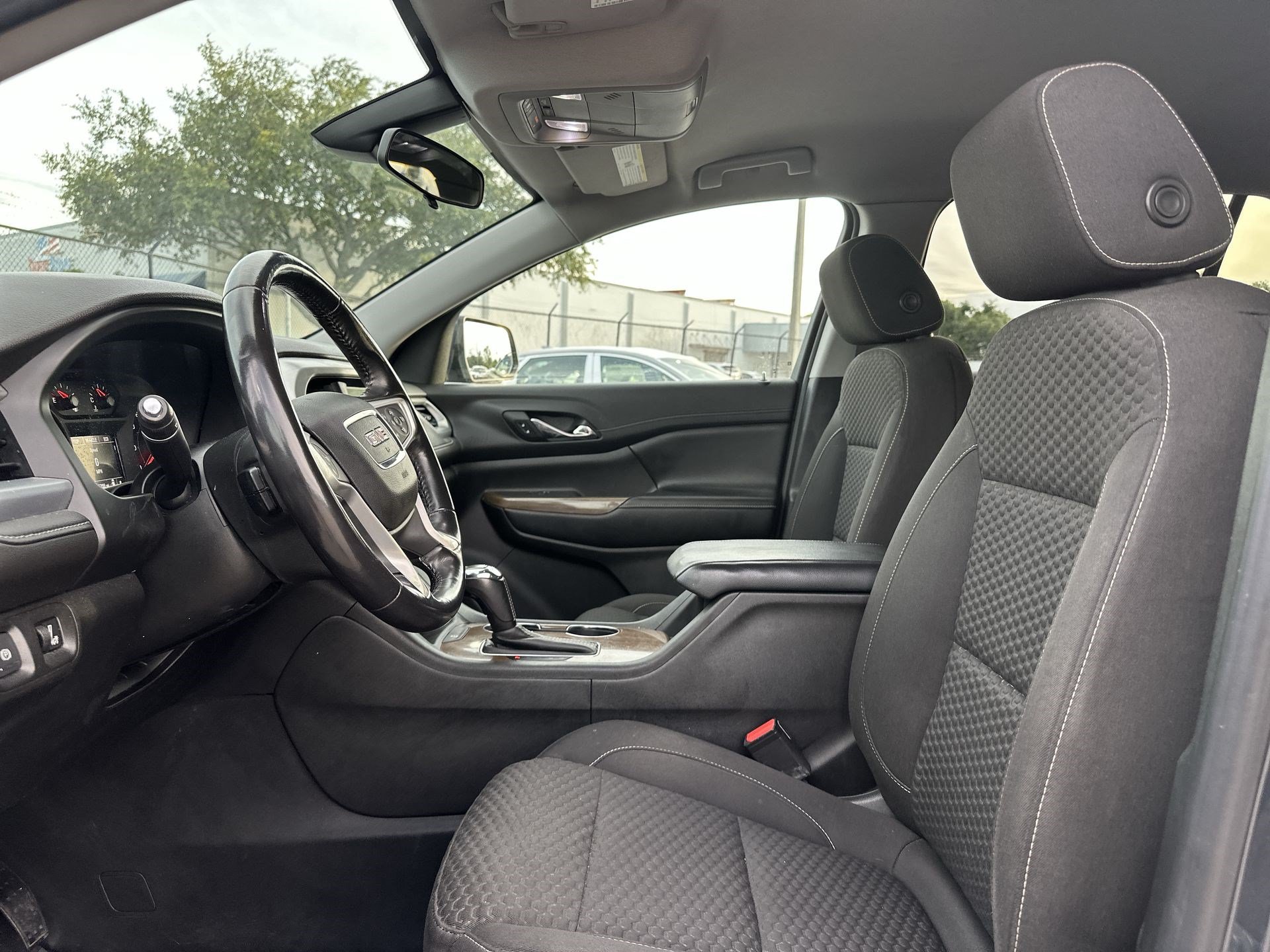 Used 2019 GMC Acadia SLE FWD image 13