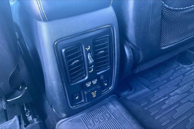 Used 2017 Jeep Grand Cherokee Limited AWD/4WD image 15