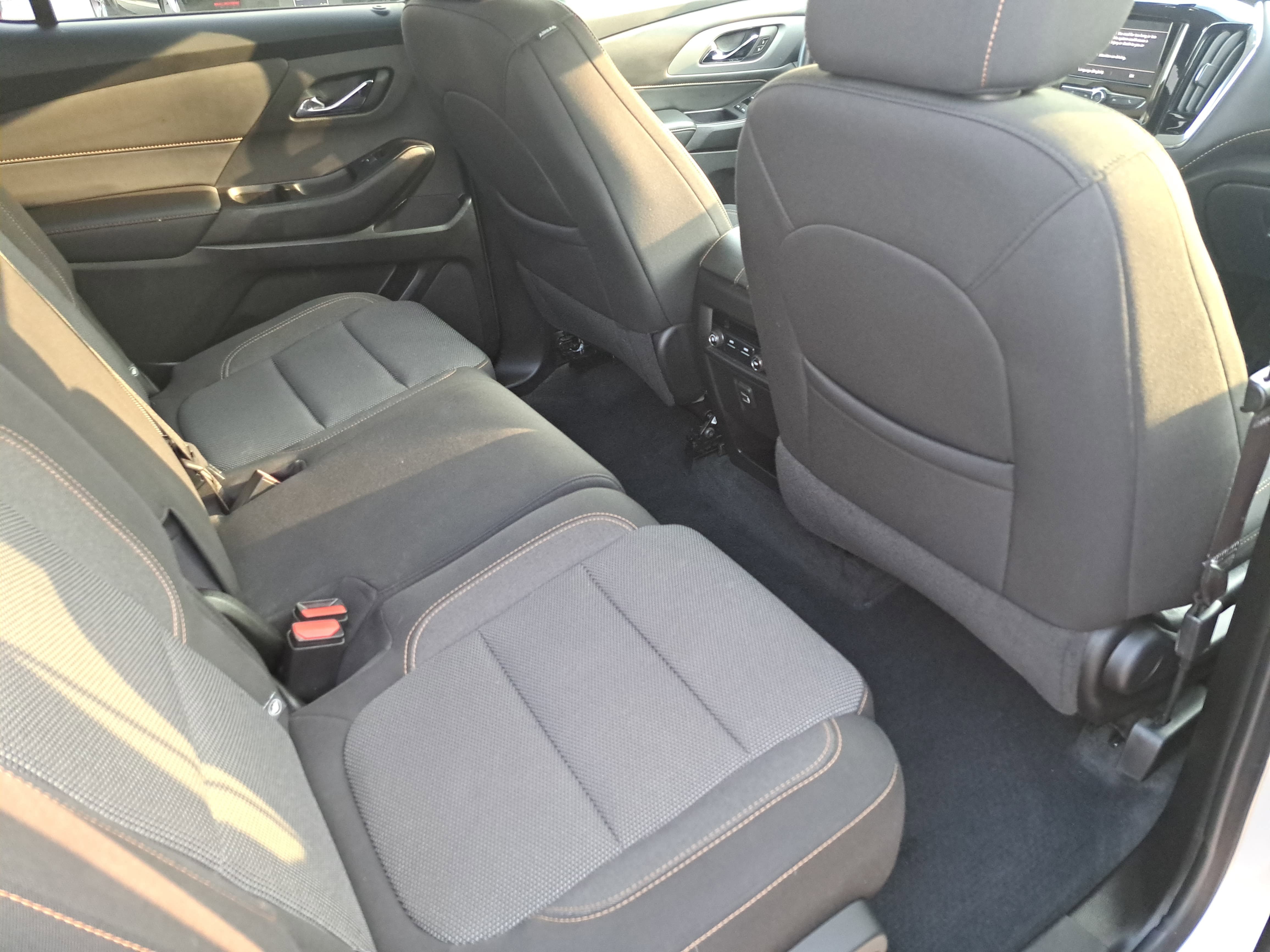 Used 2021 Chevrolet Traverse LS image 11