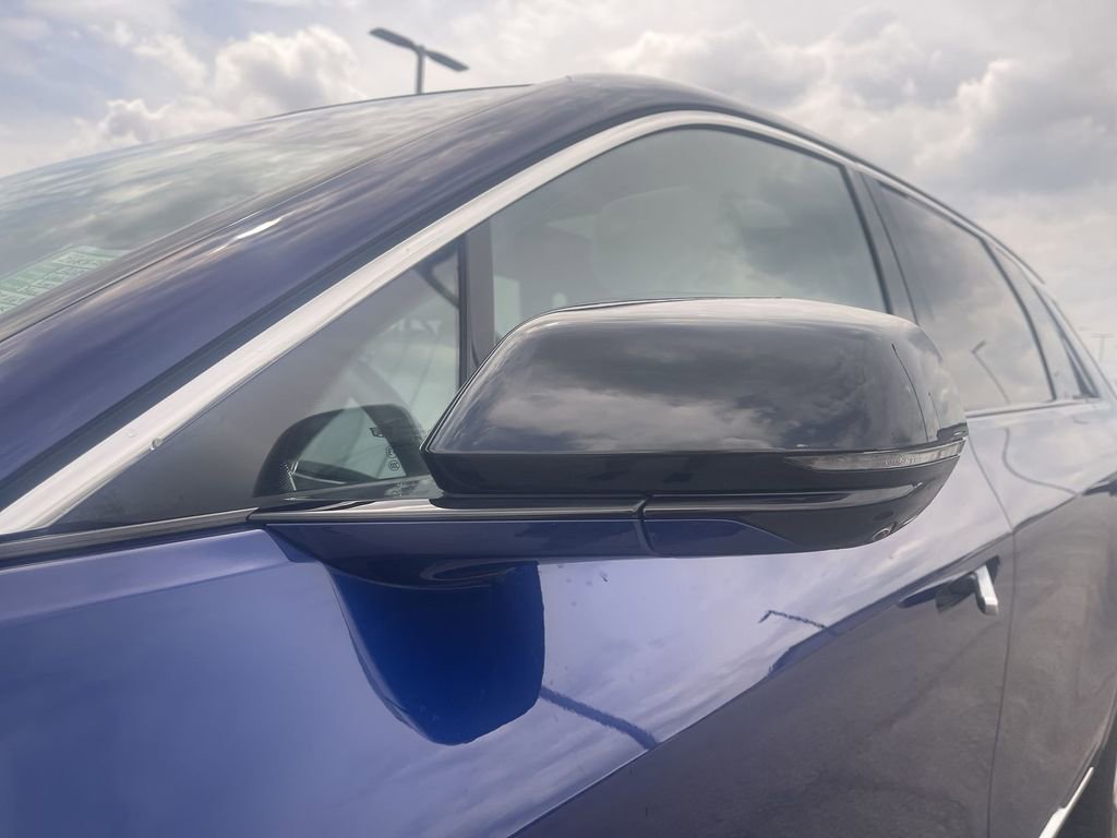 Used 2024 Cadillac Lyriq Luxury AWD/4WD image 3