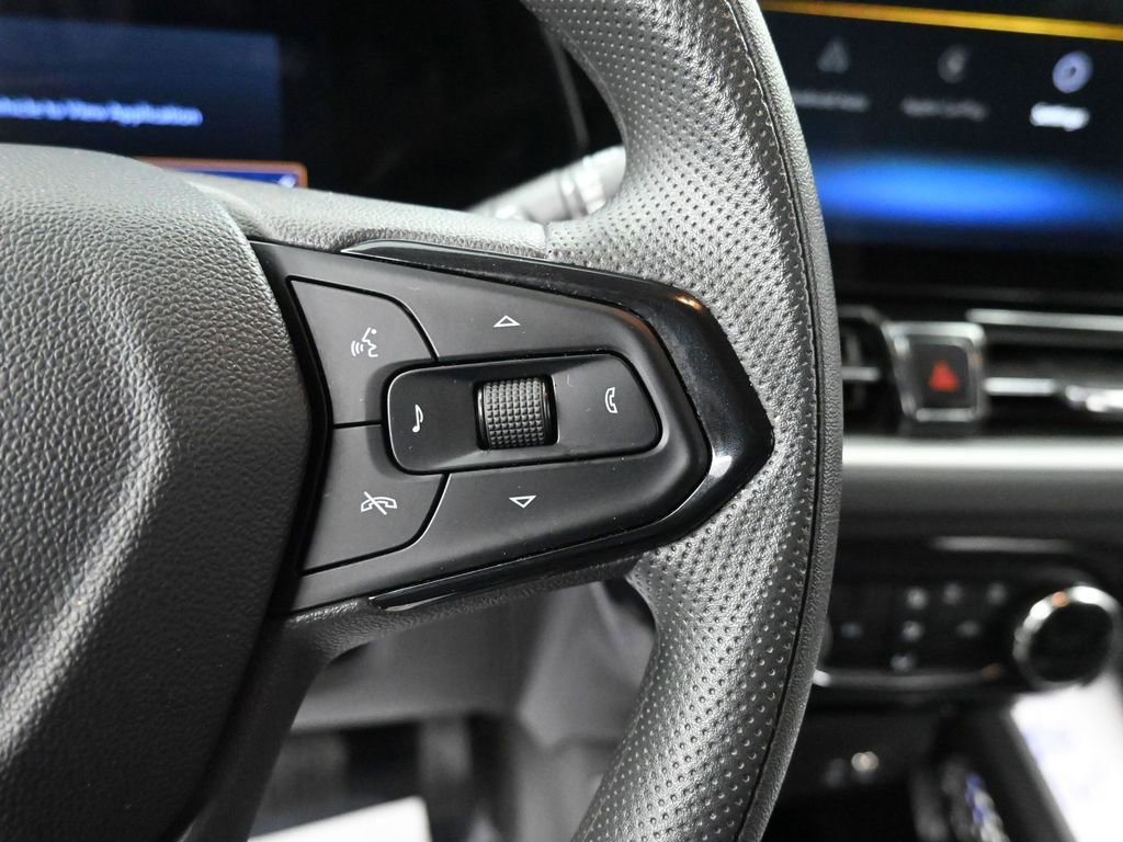 Used 2025 Chevrolet TrailBlazer LT w/ Driver Confidence Package image 32