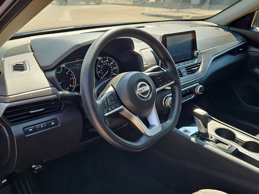 Used 2025 Nissan Altima 2.5 SV FWD image 15