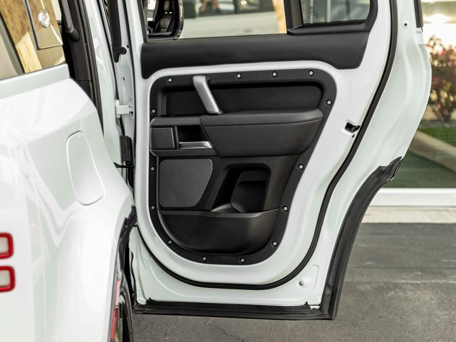 Used 2021 Land Rover Defender 110 X-Dynamic HSE image 23