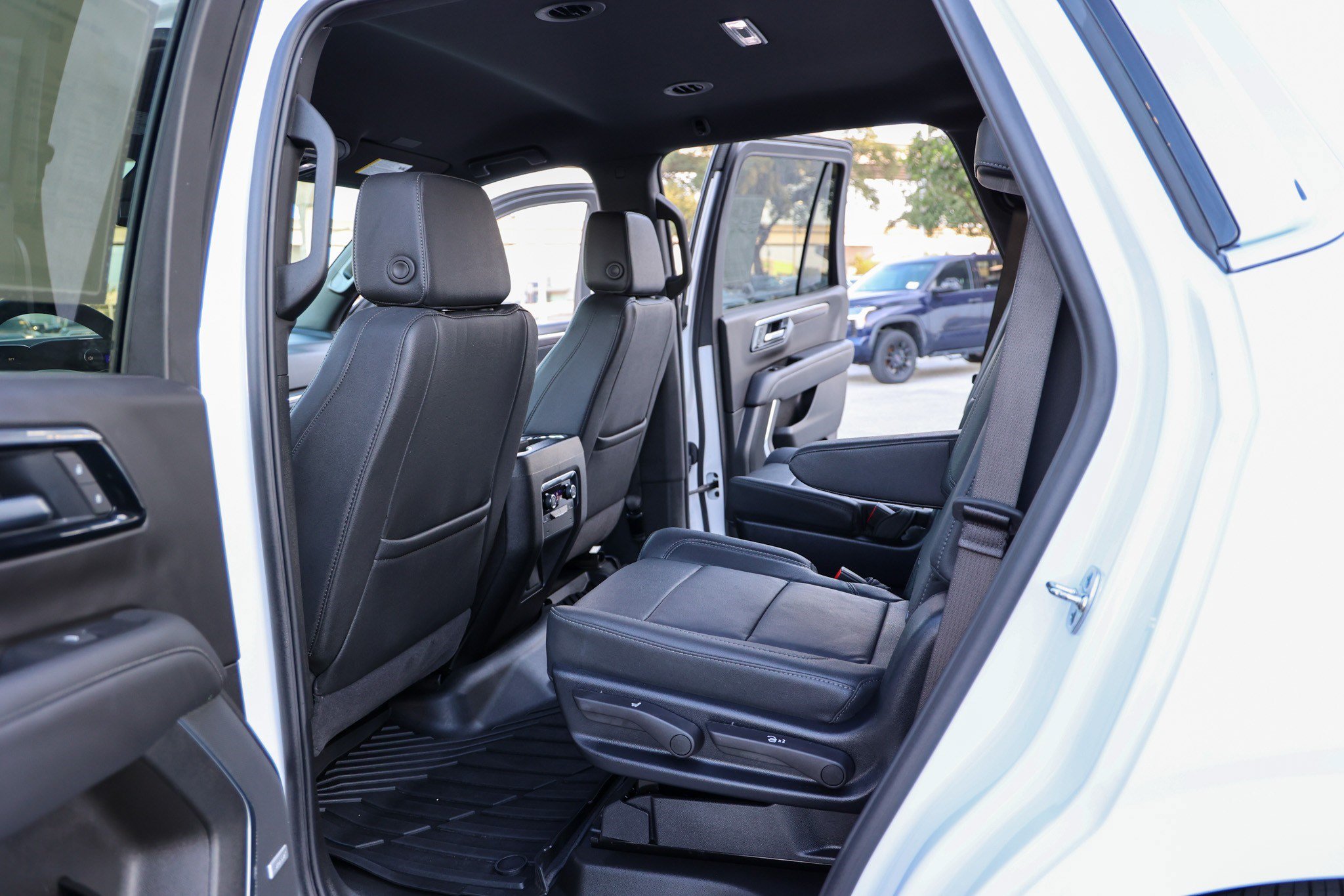 Used 2026 Chevrolet Tahoe LT w/ Comfort Package AWD/4WD image 33