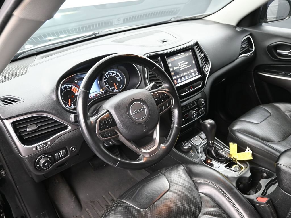 Used 2019 Jeep Cherokee Limited image 19