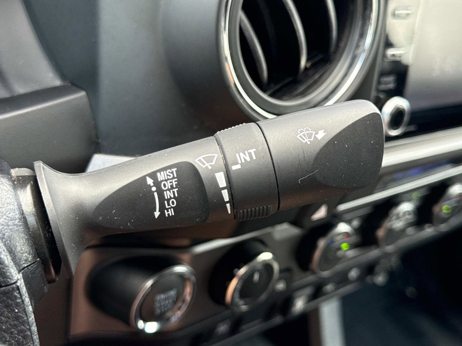 Used 2022 Toyota Tacoma TRD Off-Road image 10