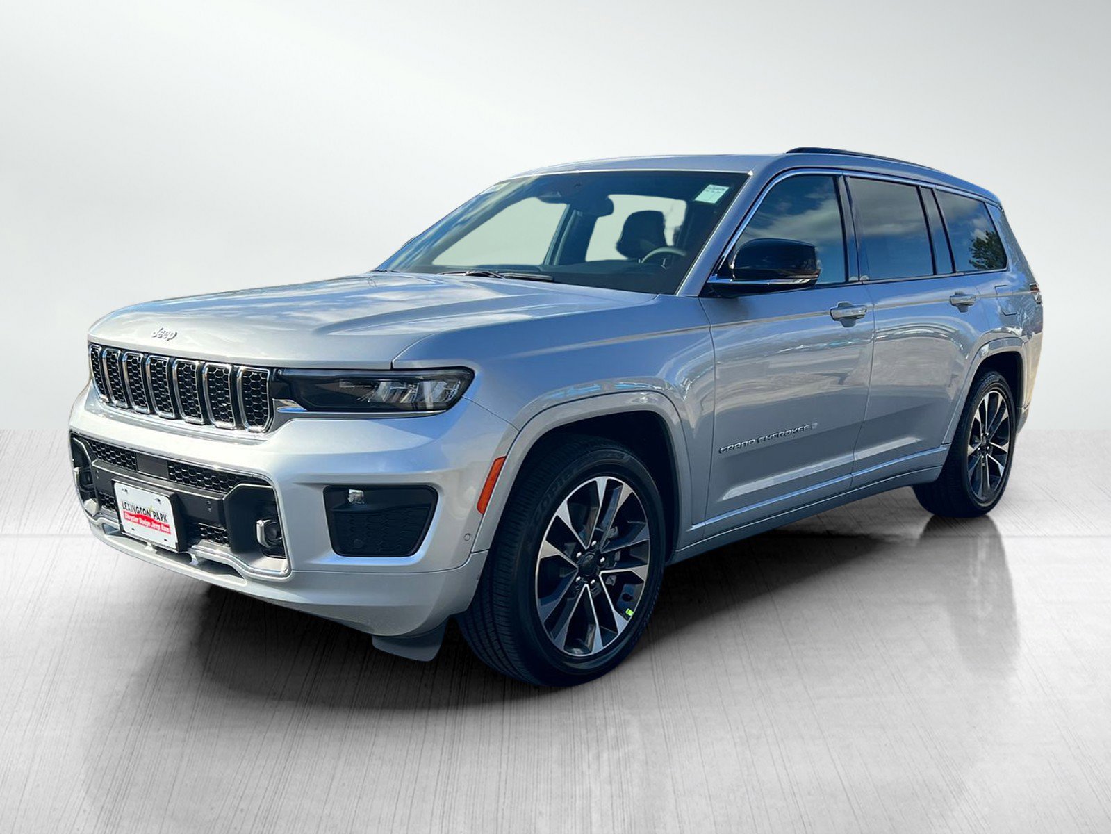 New 2025 Jeep Grand Cherokee L Overland w/ Luxury Tech Group IV image 2