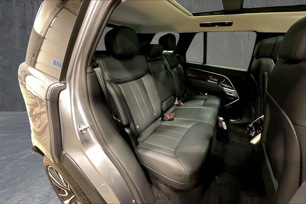 Used 2024 Land Rover Range Rover SE image 25
