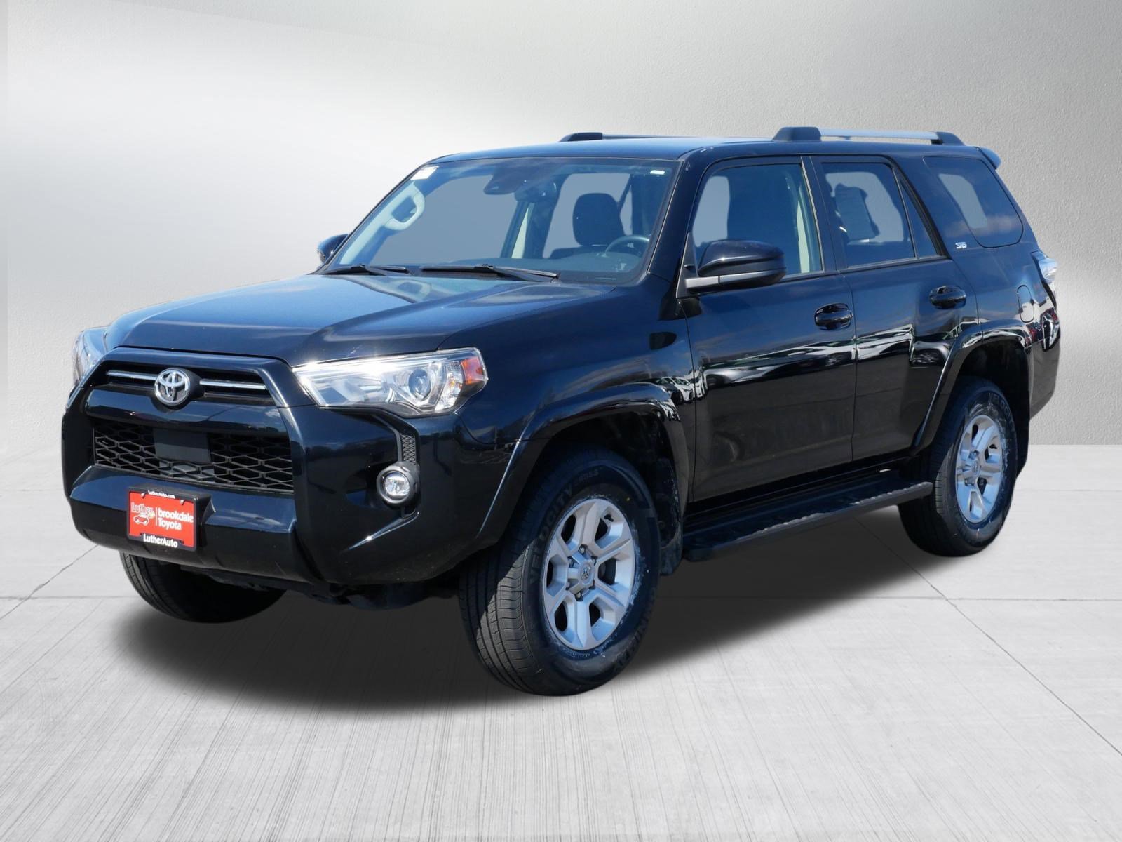 Certified 2024 Toyota 4Runner SR5 AWD/4WD image 3