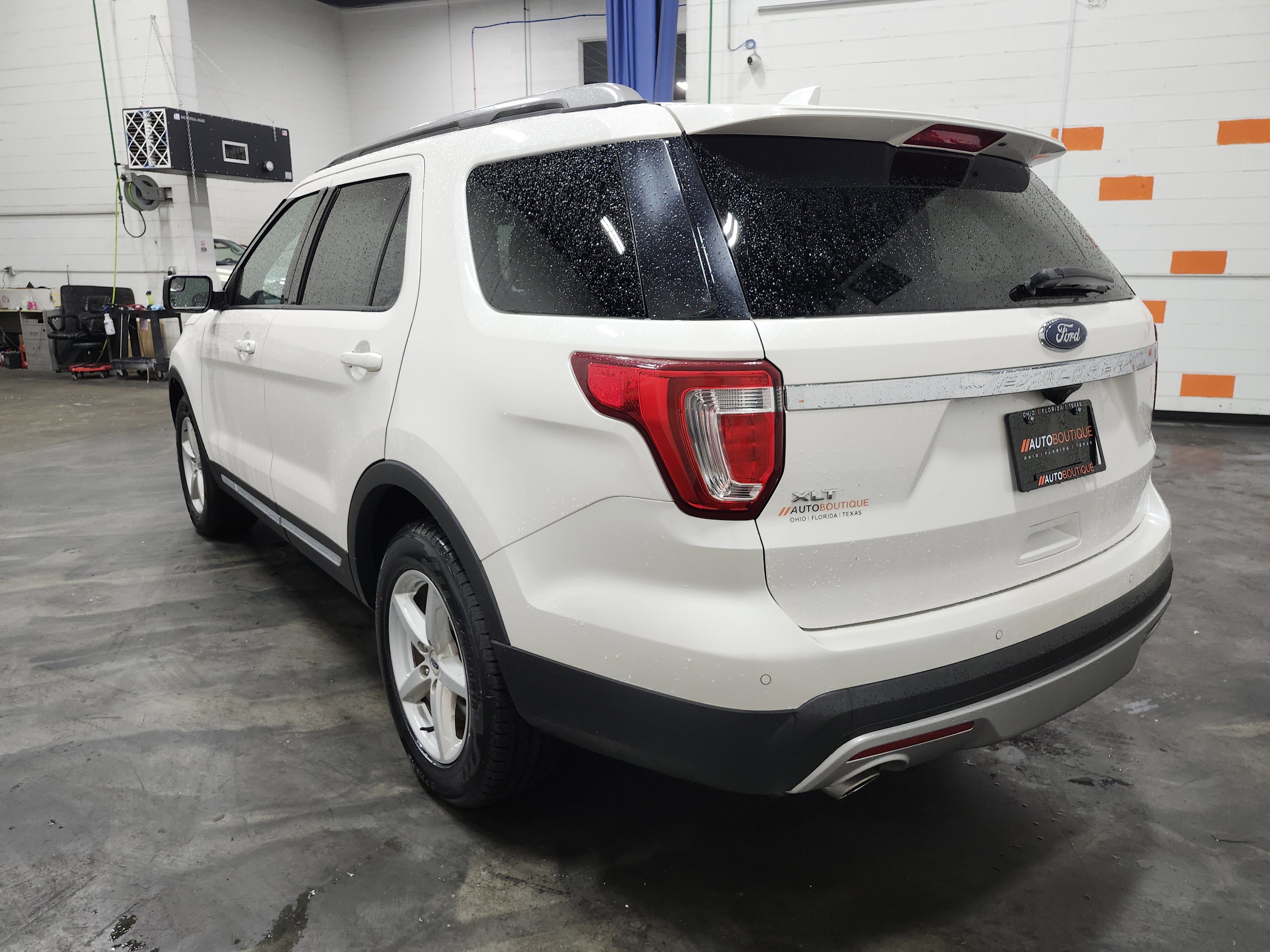 Used 2017 Ford Explorer XLT w/ Equipment Group 202A FWD image 13