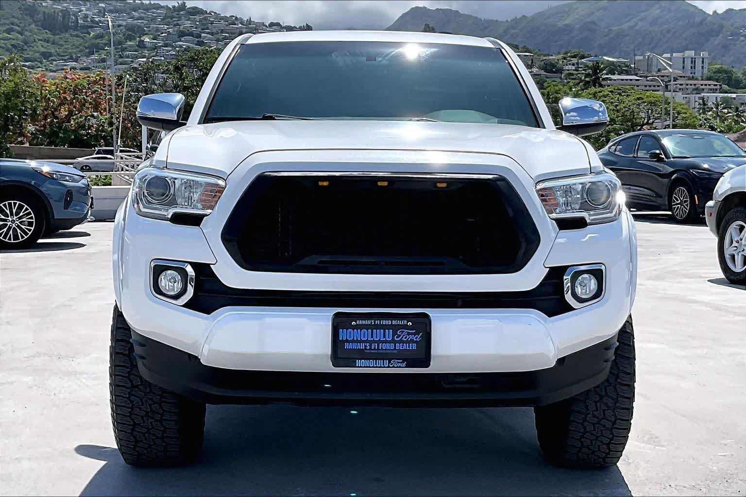 Used 2017 Toyota Tacoma Limited w/ Tow Package AWD/4WD image 6