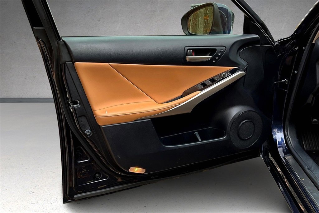 Used 2018 Lexus IS 300 AWD image 19