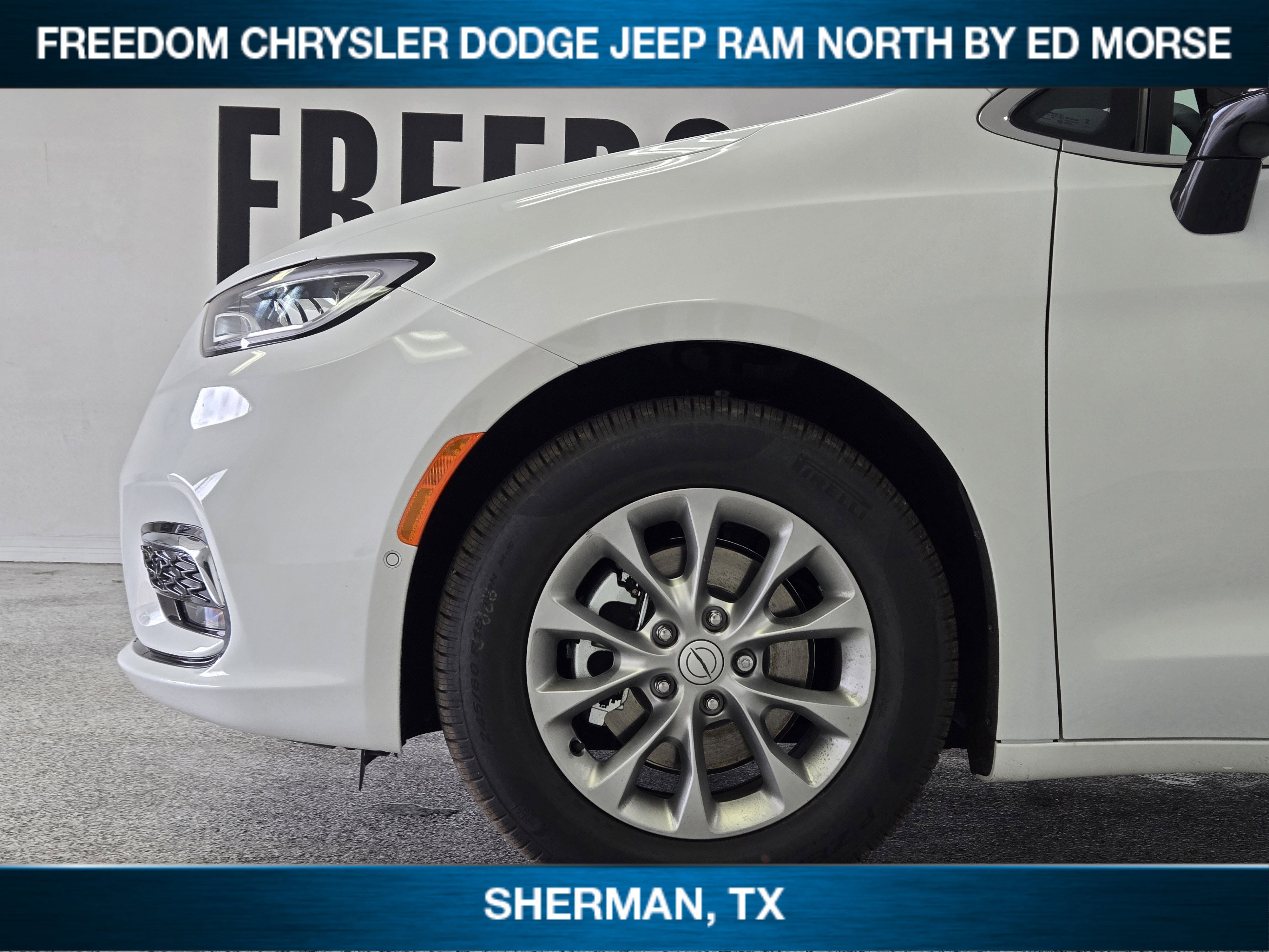 New 2026 Chrysler Pacifica Limited image 6