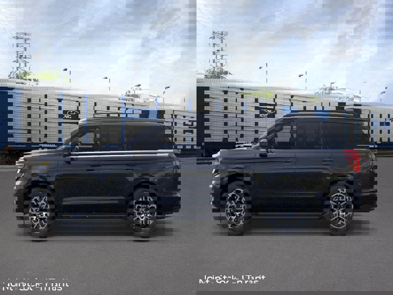 New 2025 Ford Expedition Active image 3