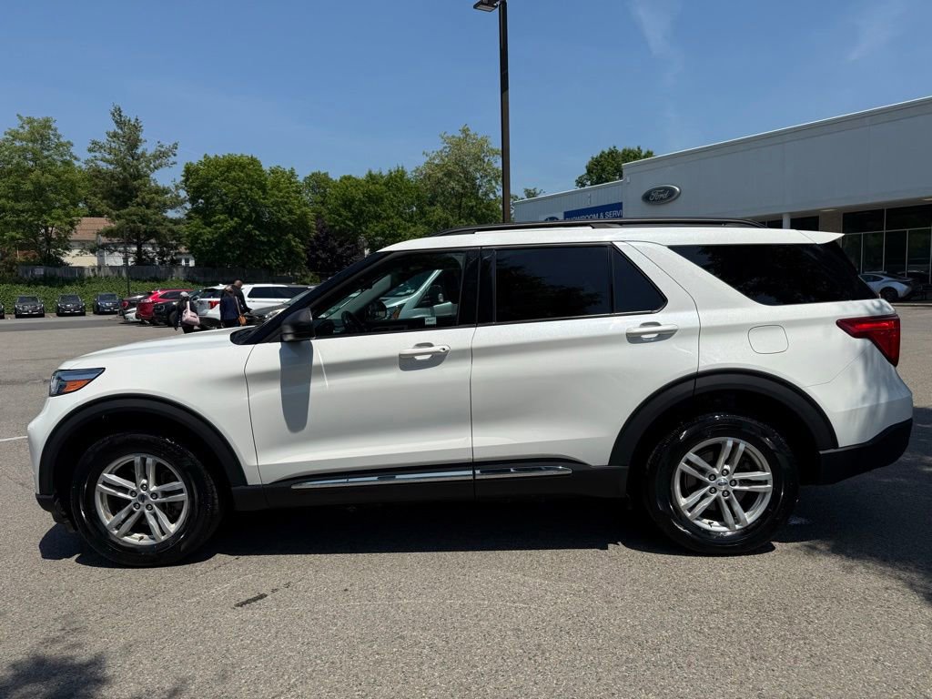 Used 2022 Ford Explorer XLT w/ Equipment Group 202A AWD/4WD image 9