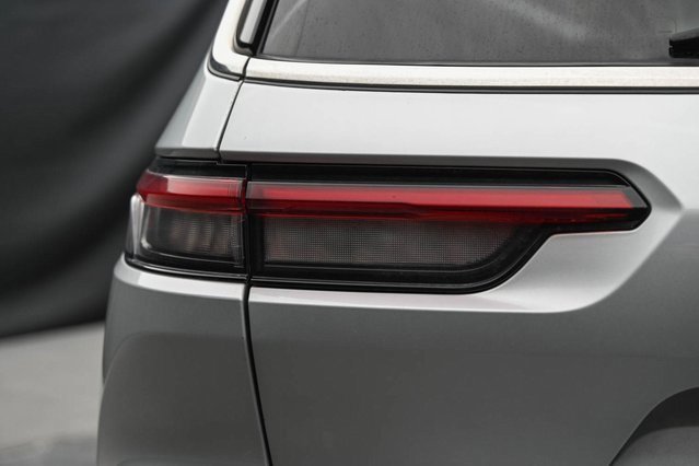 Used 2022 Jeep Grand Cherokee L Laredo w/ Luxury Tech Group I image 12