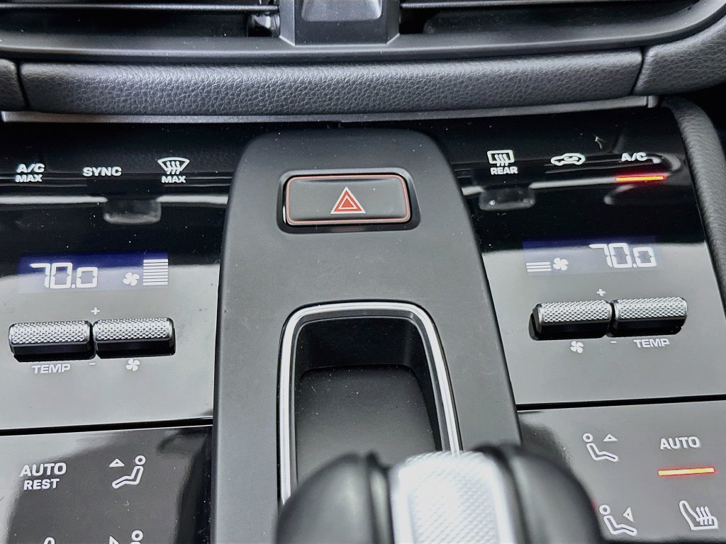 Certified 2023 Porsche Macan AWD/4WD image 18