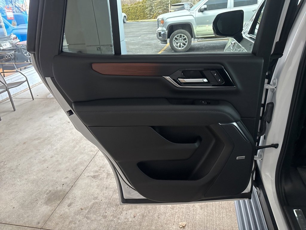 Used 2025 GMC Yukon Denali image 30