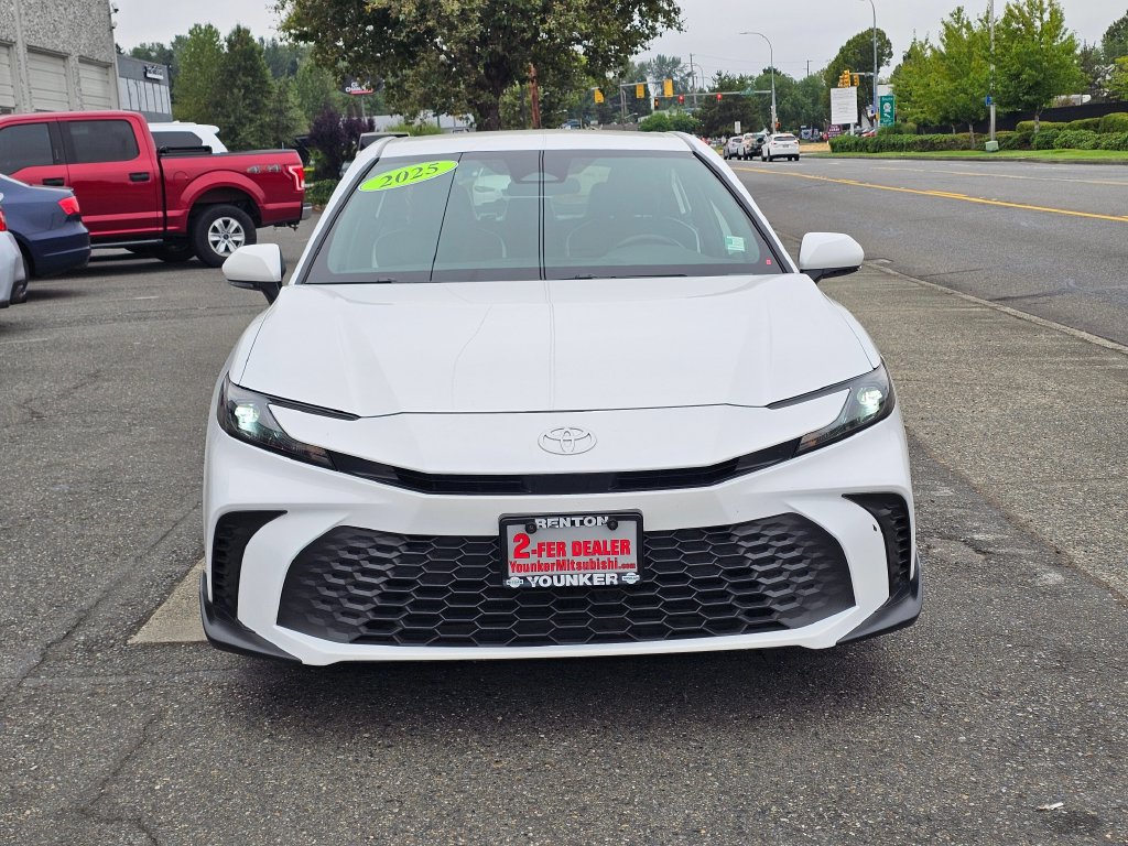 Used 2025 Toyota Camry SE FWD image 2