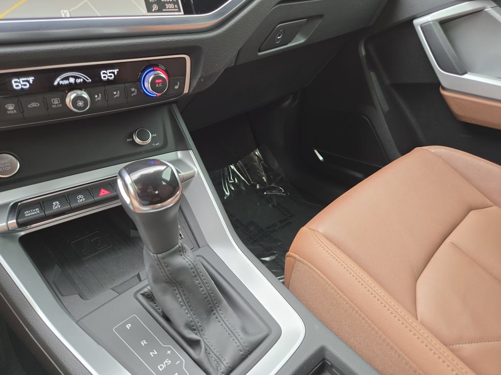 Used 2020 Audi Q3 2.0T Premium Plus AWD/4WD image 21