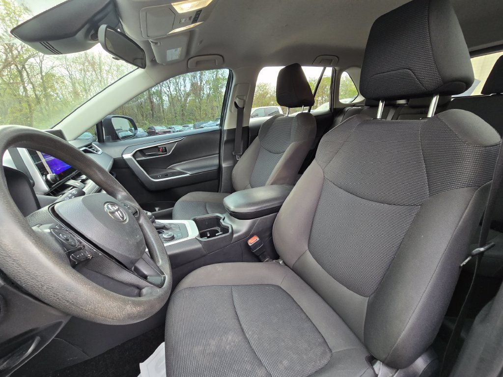 Used 2024 Toyota RAV4 LE AWD/4WD image 22