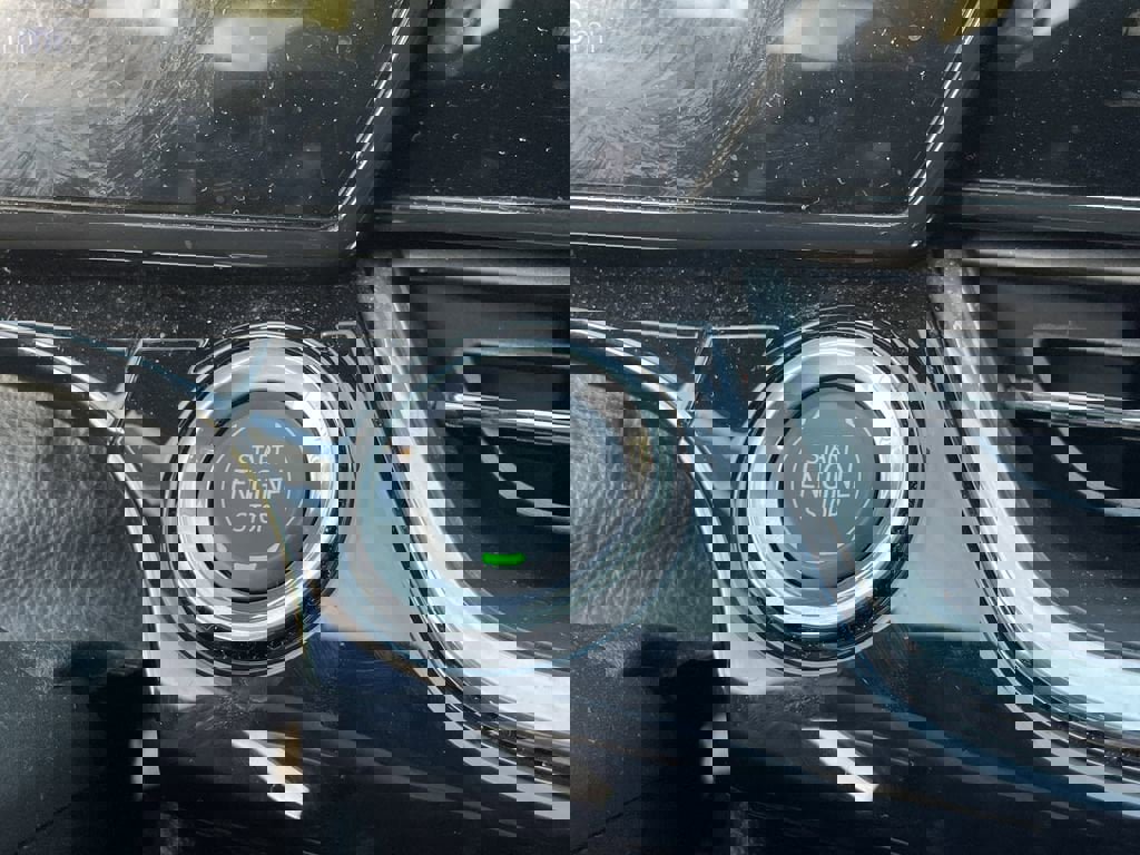 Used 2025 Chevrolet Trax RS w/ Driver Confidence Package image 29