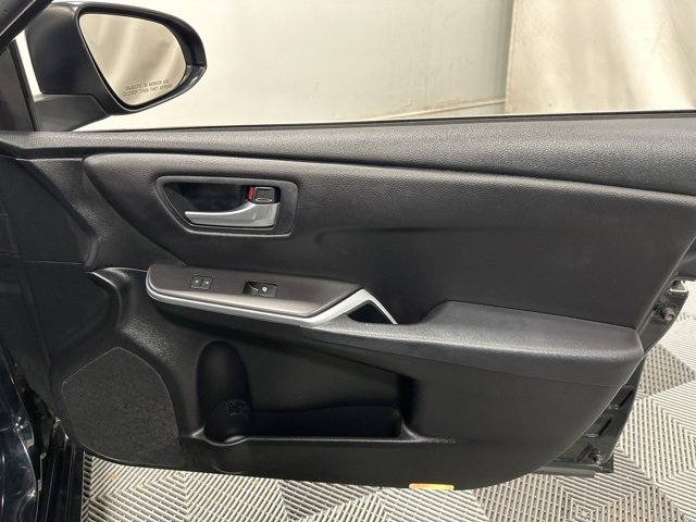 Used 2017 Toyota Camry SE image 31