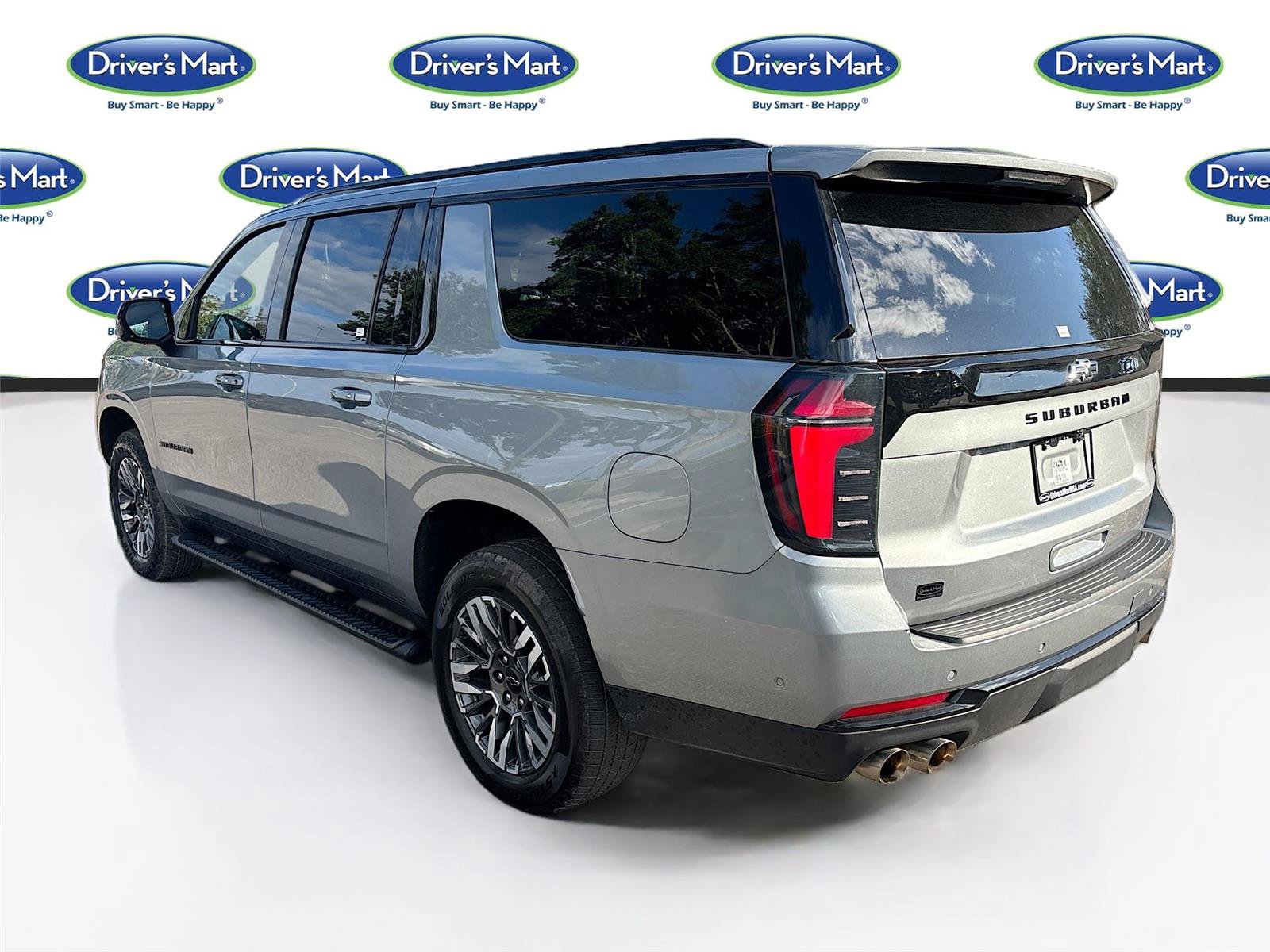 Used 2025 Chevrolet Suburban Z71 AWD/4WD image 5